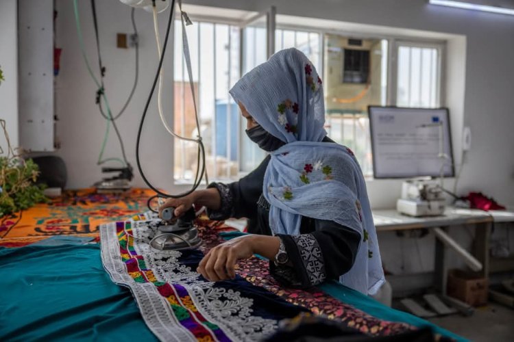 در روز چهارم کارزار پنج روزه دفتر اتحادیه اروپا در افغانستان می‌گویند، متعهد به حمایت از زنان مهاجر است